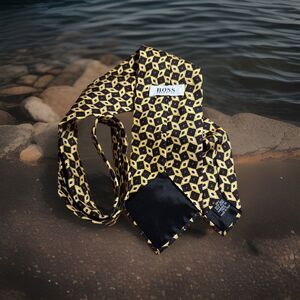 Boss Hugo Boss Tie Mens Black Yellow Red Paisley Silk Necktie Made in Italy